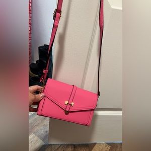 Hot pink purse. Only used once. Great conditions.